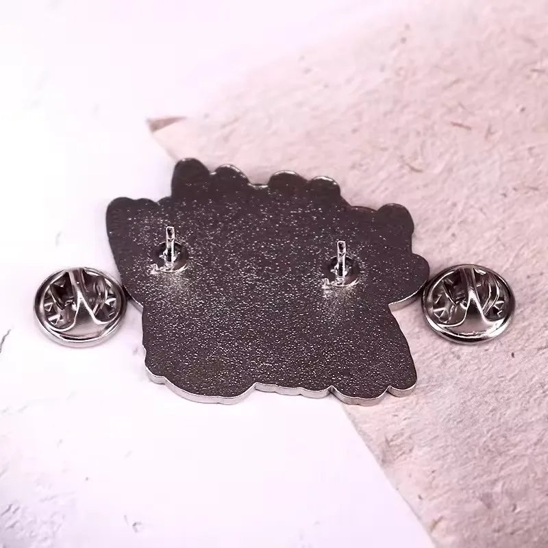 Music Logo Brooch Classic 80s  - Heavy Equipment Logo recension och pris